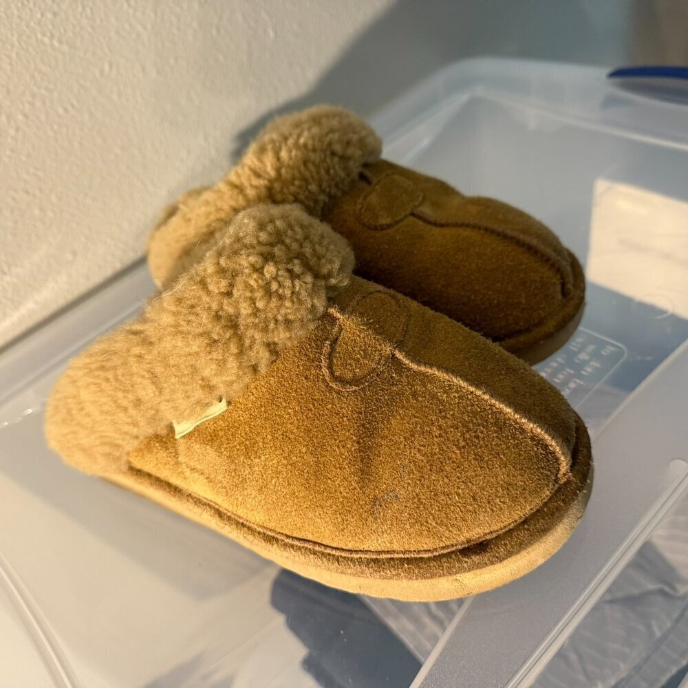 Bear Paw Slippers - tan, lightly used. Very warm! - Picture 8 of 10